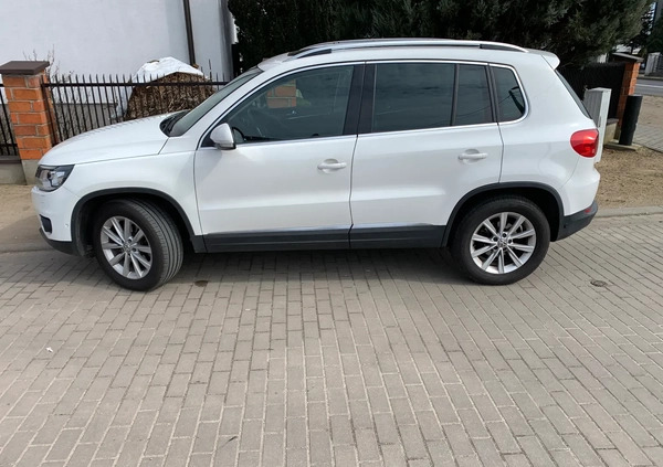 Volkswagen Tiguan cena 49900 przebieg: 198797, rok produkcji 2012 z Wojcieszów małe 326